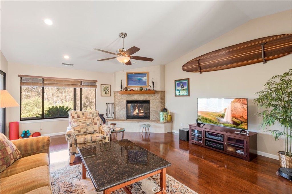 1691 Pepper Tree Place Fallbrook, CA 92028 - Photo 6 of 51 Living room
