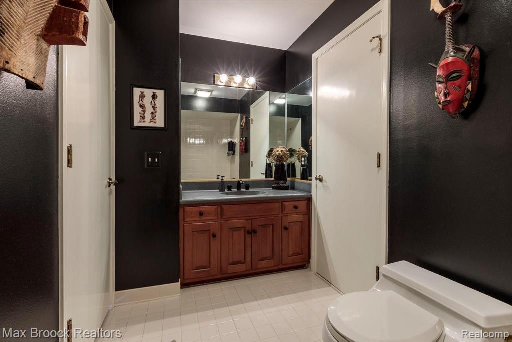 944 Green View Court Rochester Hills, MI 48307 - Photo 8 of 36