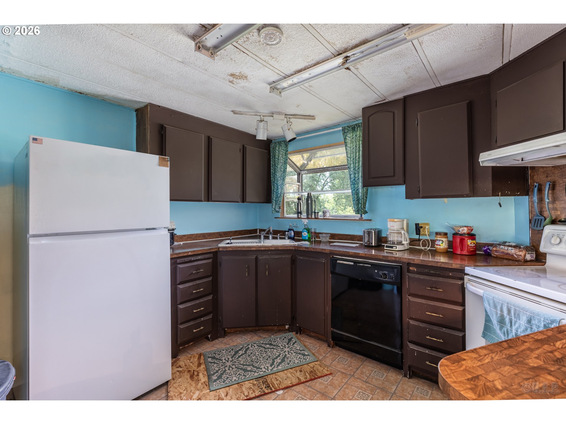 66971 Maplecrest Road Deer Island, OR 97054 - Photo 11 of 24 a kitchen with a refrigerator and a sink