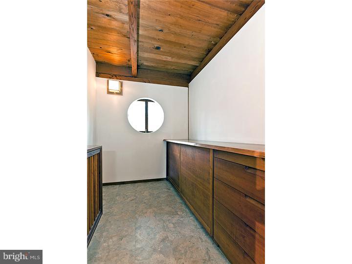 20 Tamara Drive Roosevelt, NJ 08555 - Photo 17 of 23 Walk-in Closet