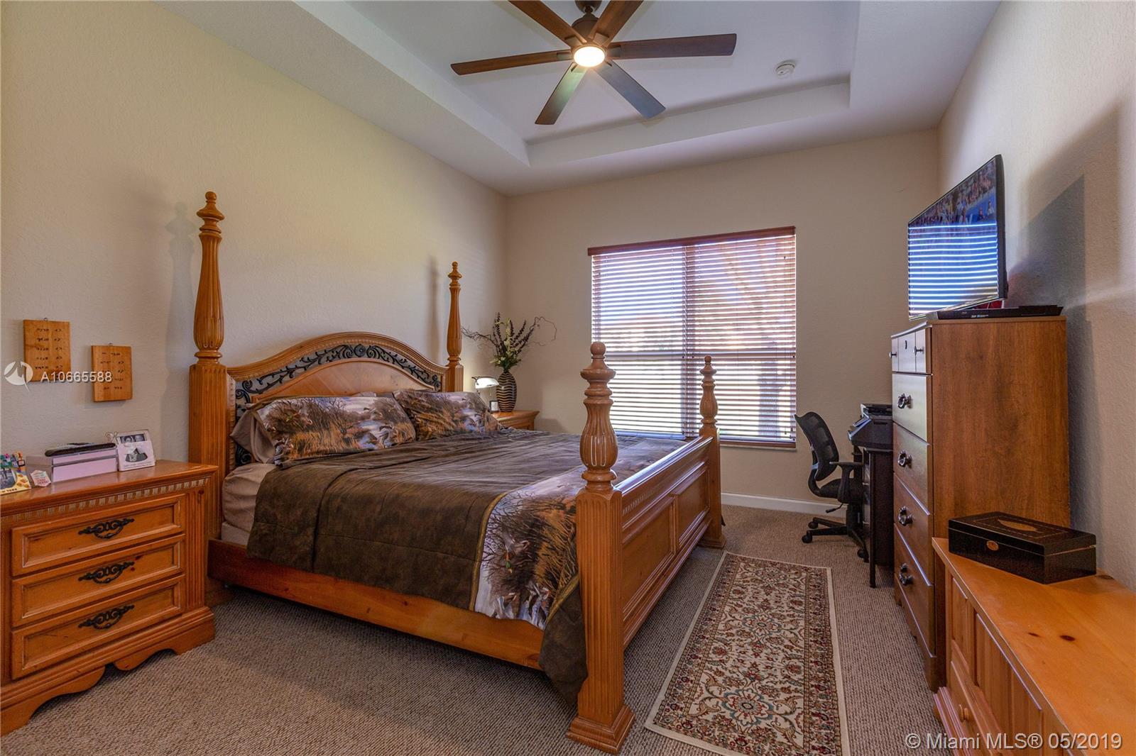 1089 Northeast 40th Road Homestead, FL 33033 - Photo 8 of 11 Gallery Image 8
