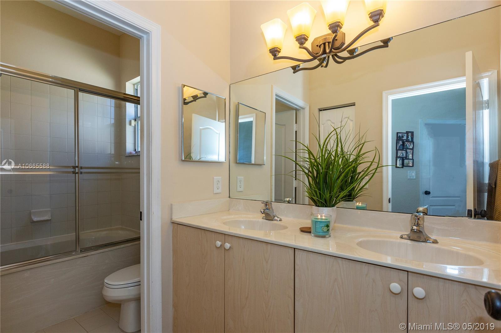 1089 Northeast 40th Road Homestead, FL 33033 - Photo 9 of 11 Gallery Image 9