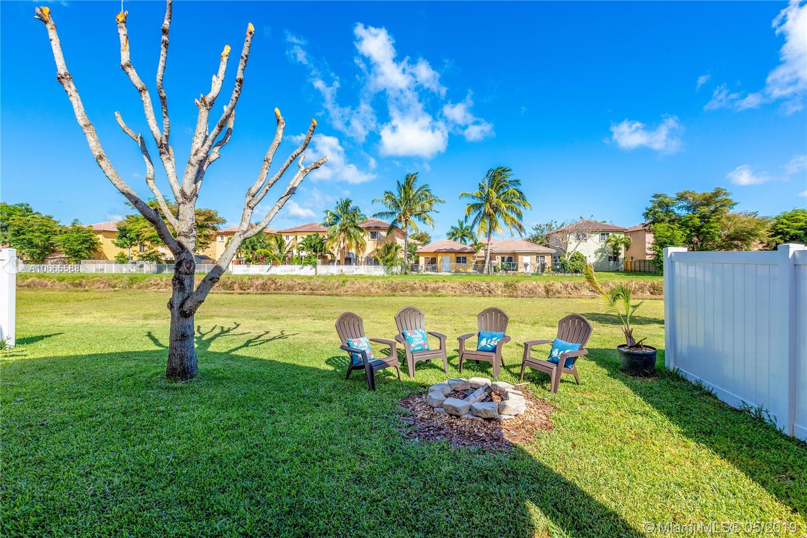 1089 Northeast 40th Road Homestead, FL 33033 - Photo 10 of 11 Gallery Image 10