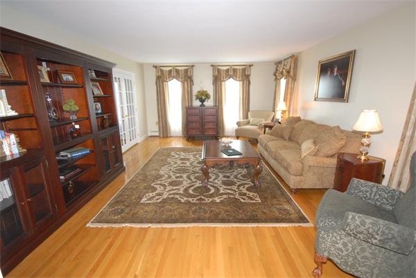 6 Wescott Road Andover, MA 01810 - Photo 4 of 30 Gallery Image 4
