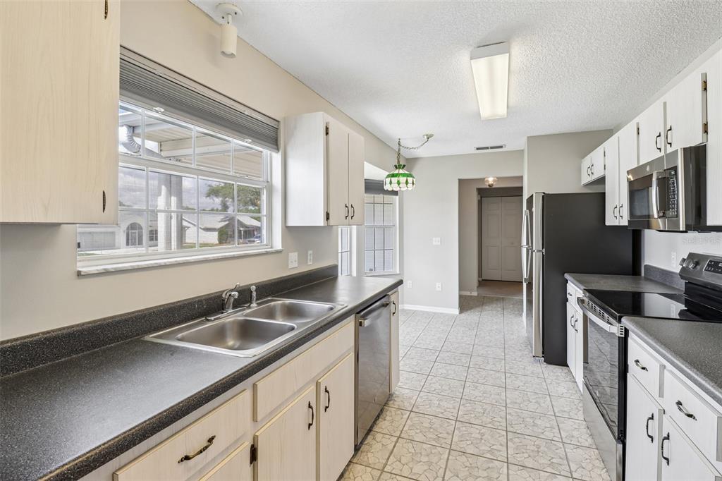 8543 Southwest 65th Court Road Ocala, FL 34476 - Photo 13 of 47