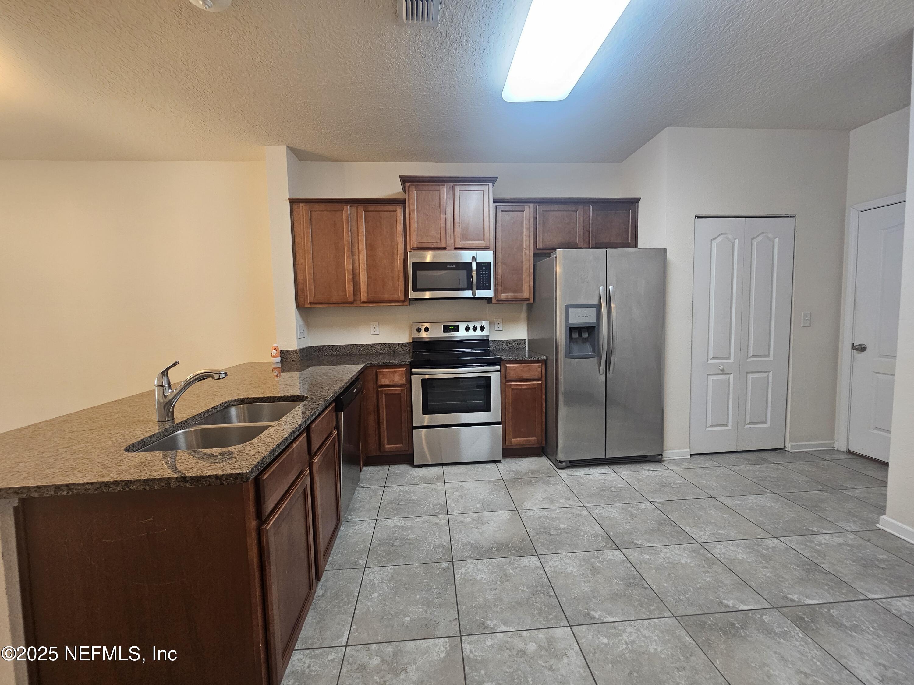444 Servia Drive St. Johns, FL 32259 - Photo 4 of 16 Kitchen