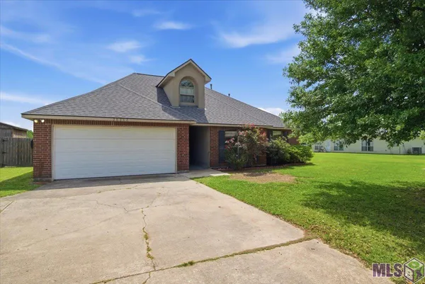 $275,000 | 38362 Highway 16, Denham Springs, LA 70706
