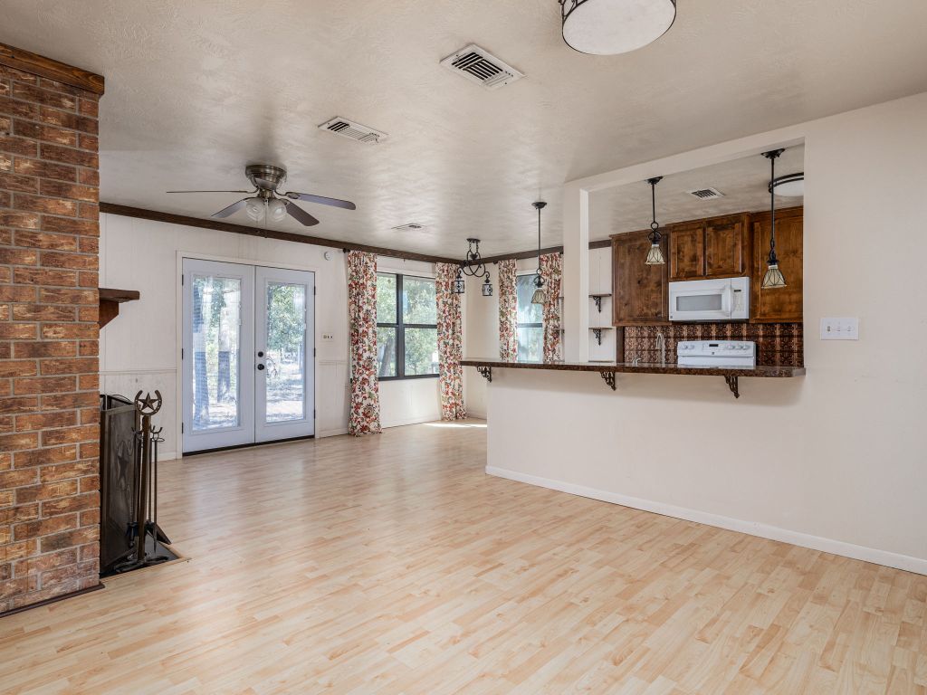 1949 County Road 347 Loop Gause, TX 77857 - Photo 5 of 32 a view of a living room