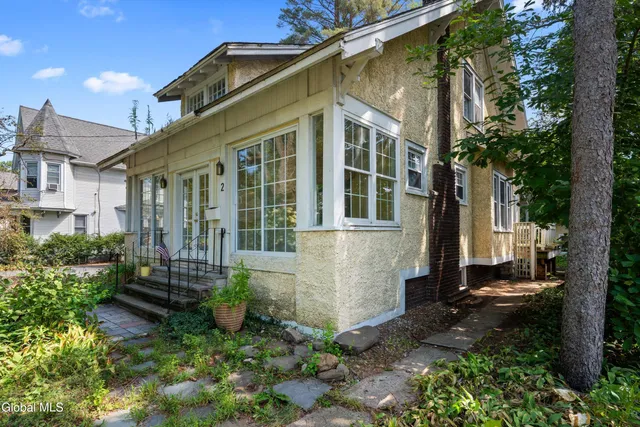 $344,900 | 2 Norwood Street, Guilderland, NY 12203