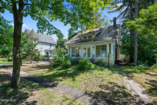 $344,900 | 2 Norwood Street, Guilderland, NY 12203