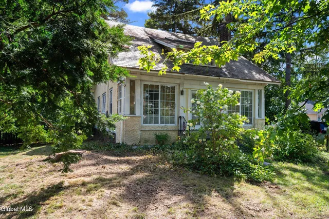 $344,900 | 2 Norwood Street, Guilderland, NY 12203