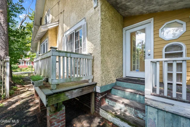 $344,900 | 2 Norwood Street, Guilderland, NY 12203