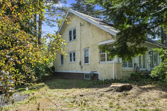 $344,900 | 2 Norwood Street, Guilderland, NY 12203