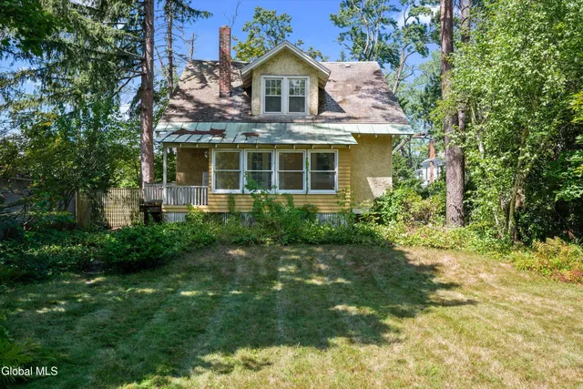 $344,900 | 2 Norwood Street, Guilderland, NY 12203