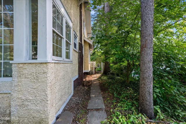 $344,900 | 2 Norwood Street, Guilderland, NY 12203