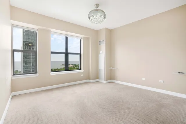 $3,400 | 41 East 8th Street, Unit 2702, Chicago, IL 60605