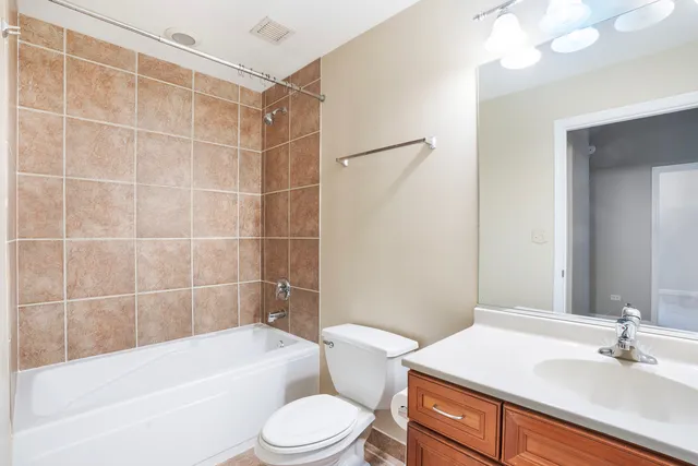 $3,400 | 41 East 8th Street, Unit 2702, Chicago, IL 60605