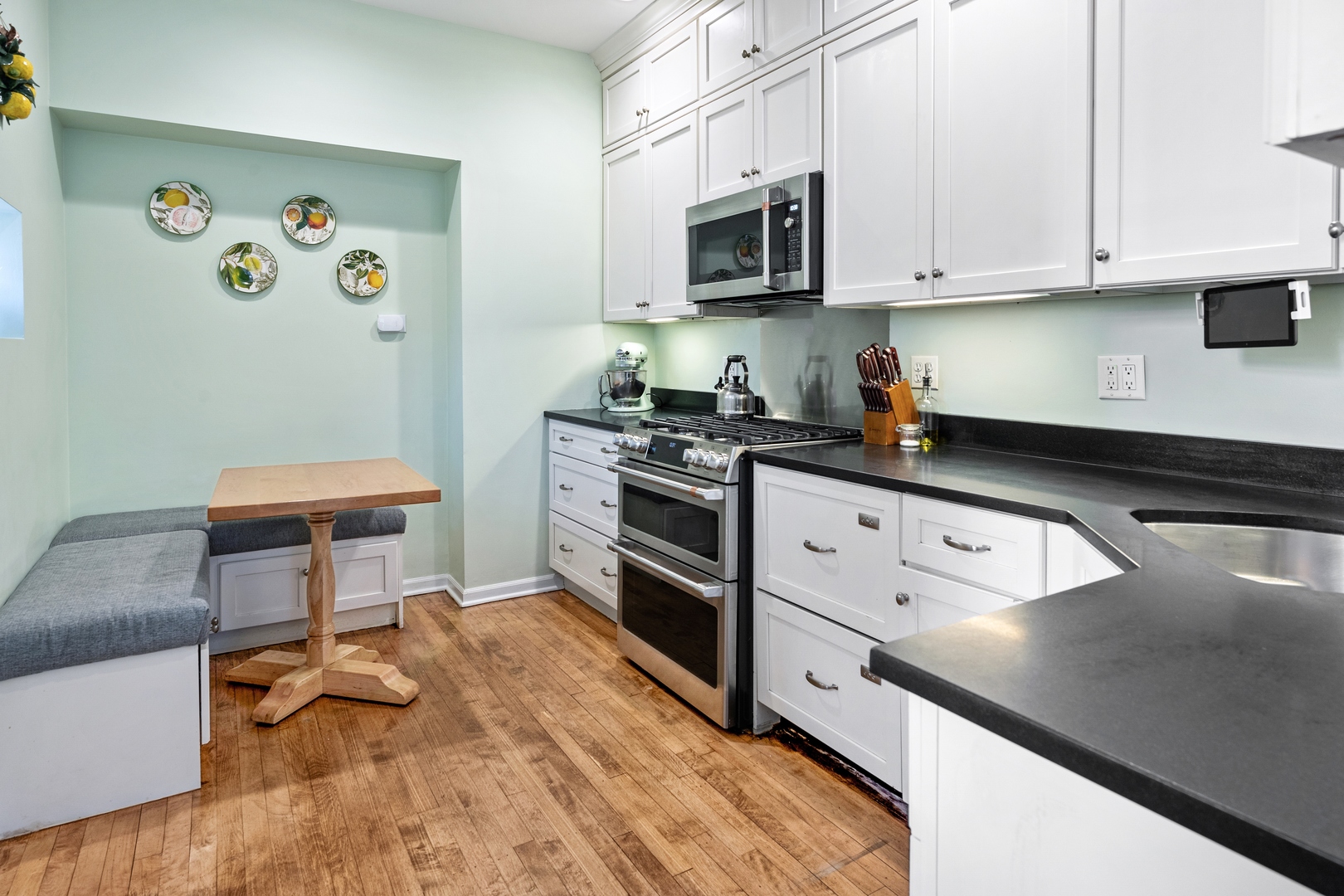 3152 North Hudson Avenue, Unit 2 Chicago, IL 60657 - Photo 10 of 18