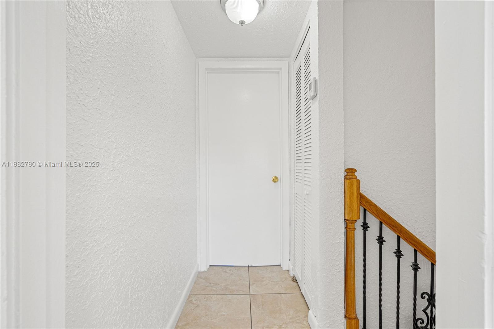 8650 Southwest 67th Avenue, Unit 1027 Pinecrest, FL 33156 - Photo 15 of 41 a view of a hallway with entryway