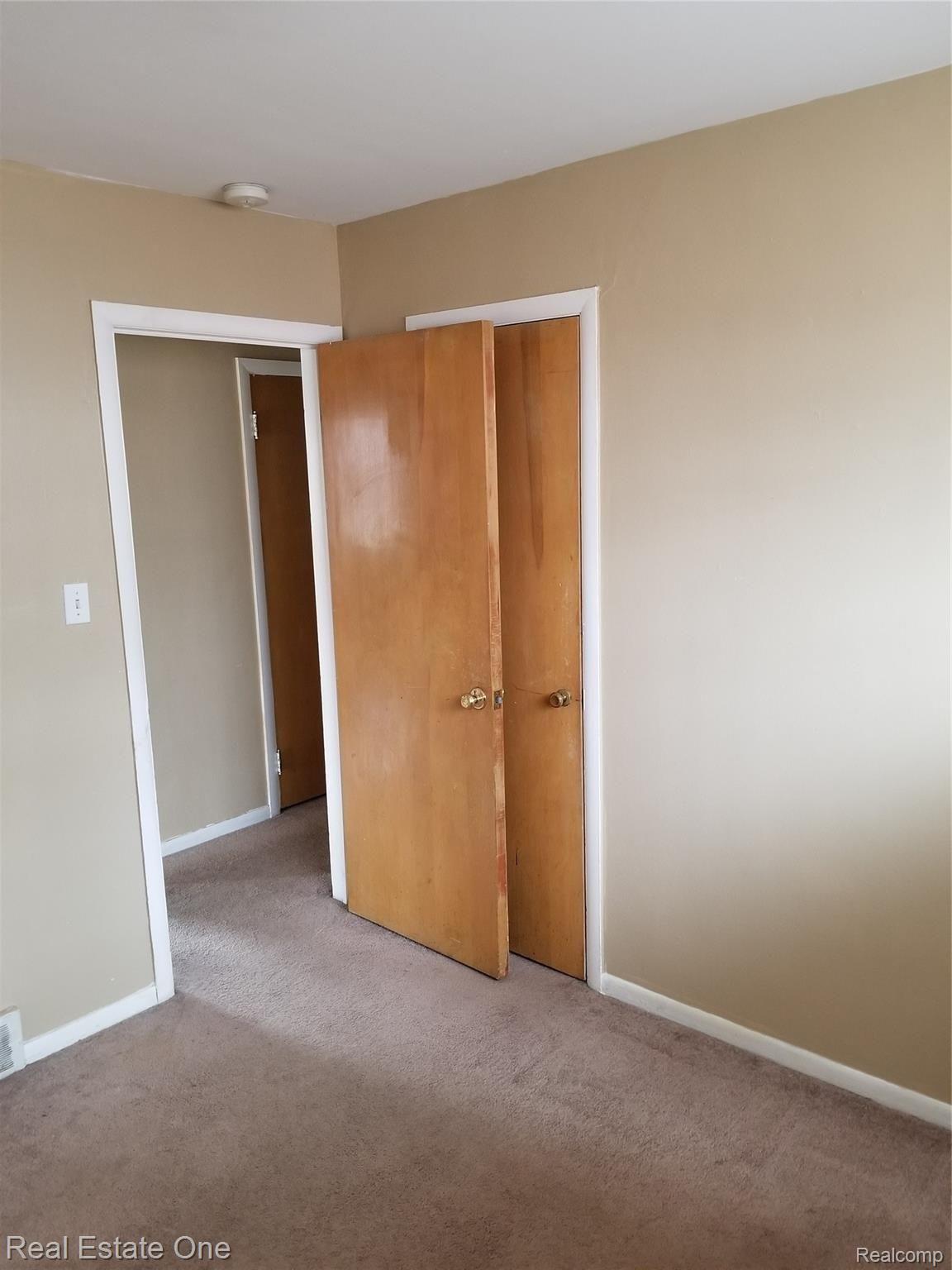 24601 Scotia Road Oak Park, MI 48237 - Photo 16 of 30 bedrm1.jpg