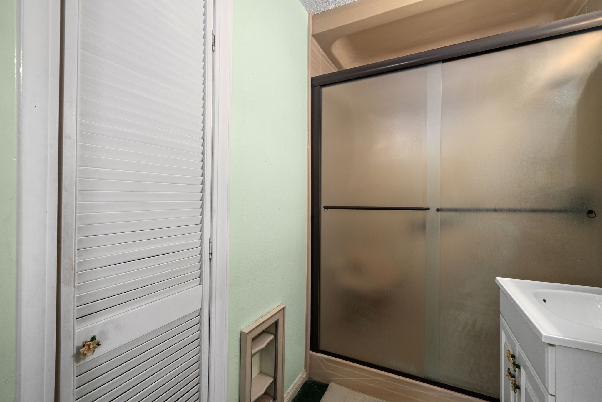 56 Wellford Street Houston, TX 77022 - Photo 21 of 26 a bathroom with a glass shower door