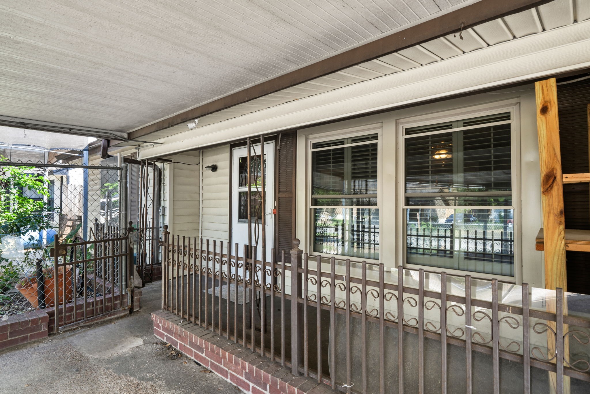 56 Wellford Street Houston, TX 77022 - Photo 4 of 26 a view of porch with a black gate