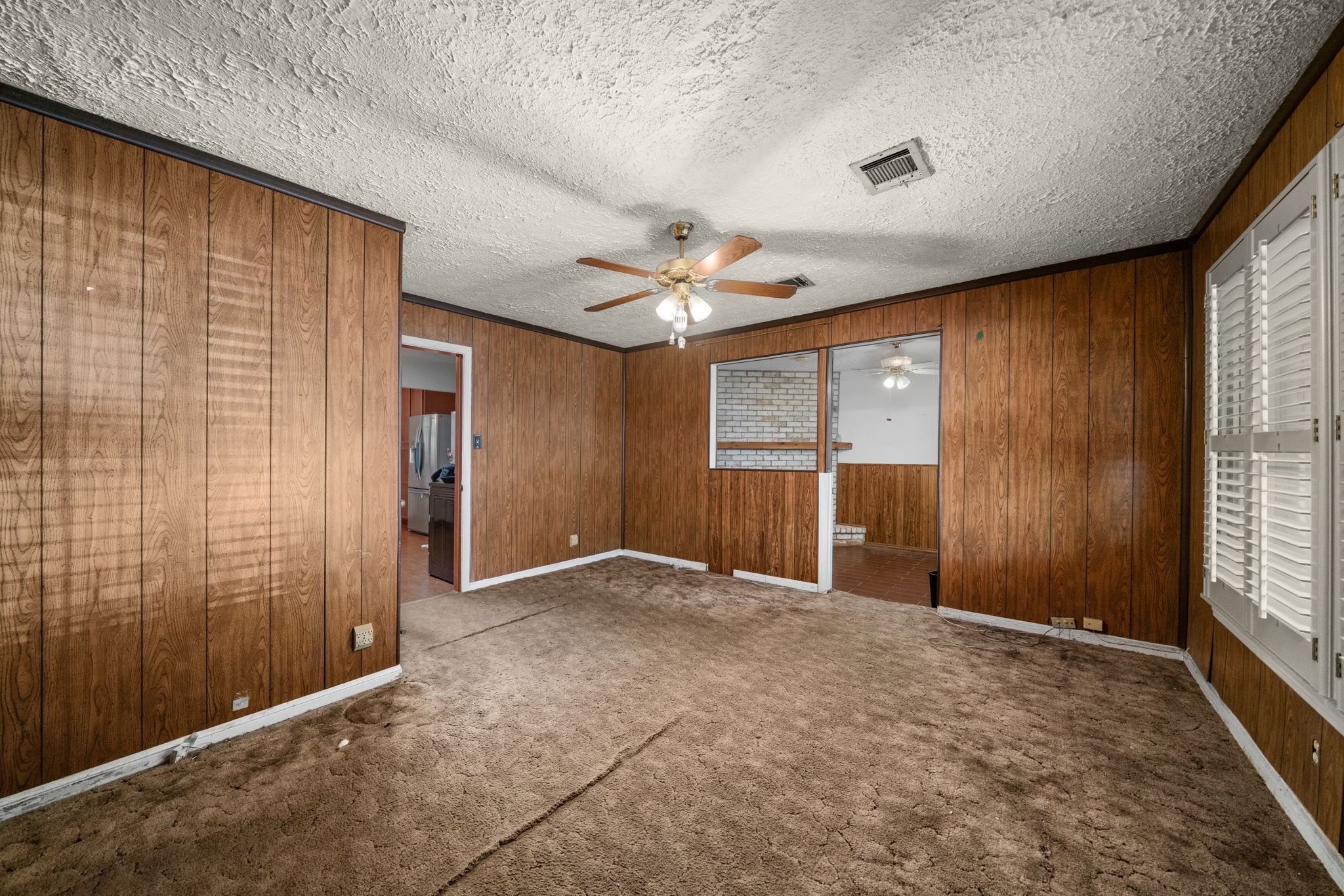 56 Wellford Street Houston, TX 77022 - Photo 6 of 26 an empty room with closet and windows
