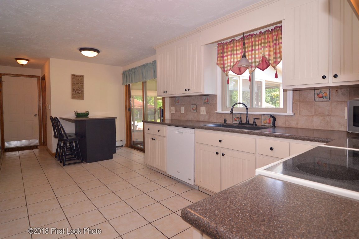 17 Bellingham Road Blackstone, MA 01504 - Photo 8 of 40 Gallery Image 8