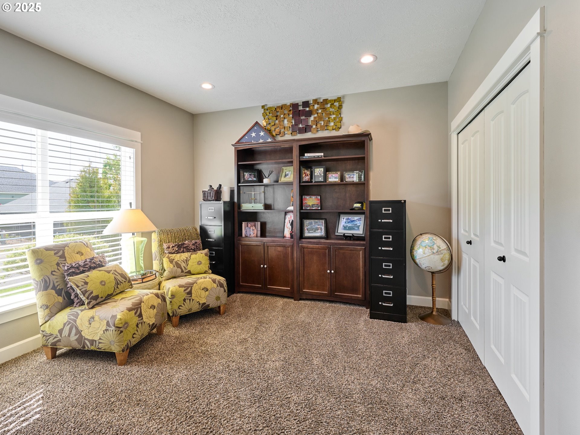 3035 Elliot Street Northwest Salem, OR 97304 - Photo 18 of 46 a living room with furniture and a window
