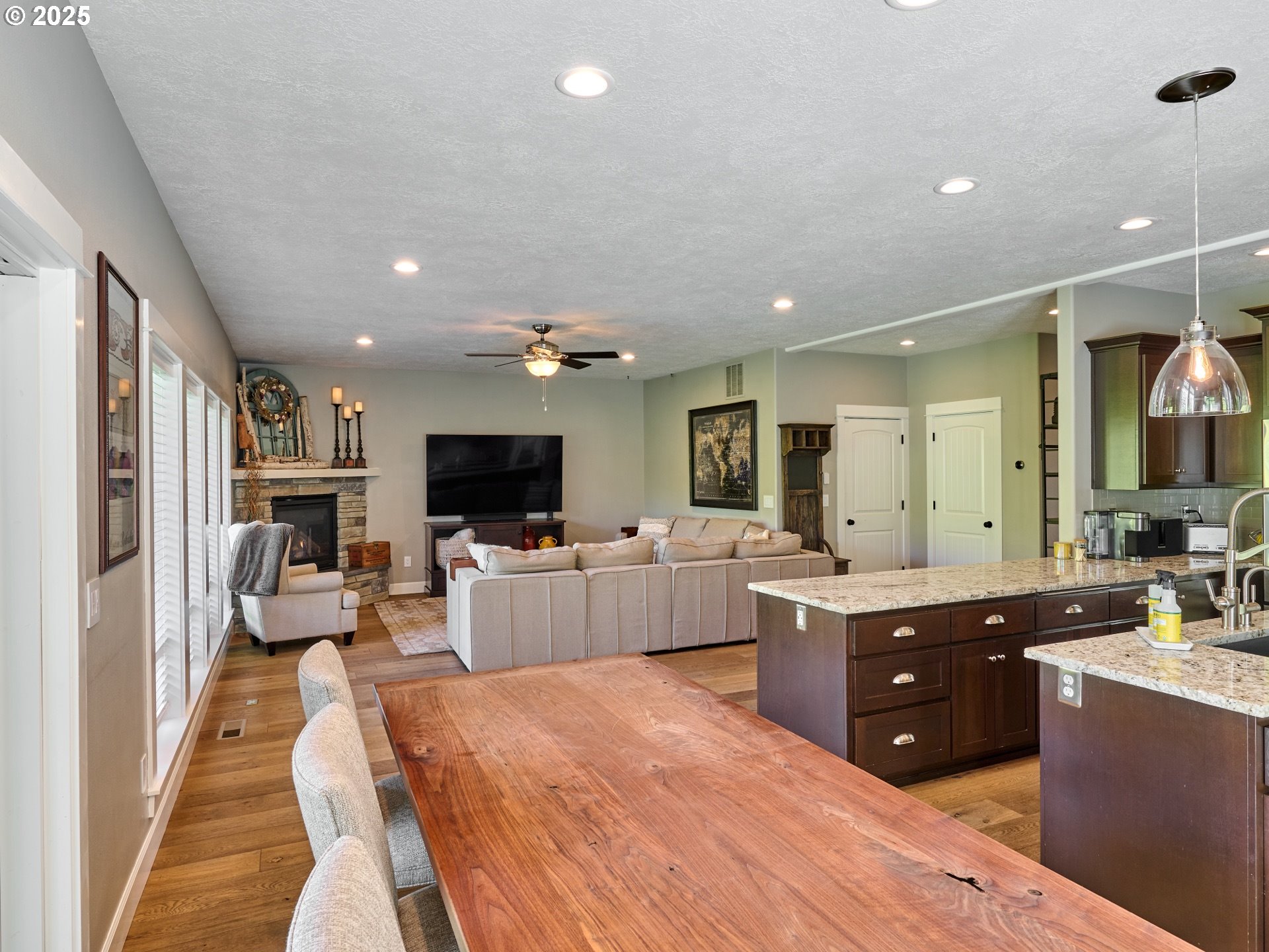 3035 Elliot Street Northwest Salem, OR 97304 - Photo 5 of 46 a large living room with stainless steel appliances granite countertop couches a flat screen tv and a refrigerator