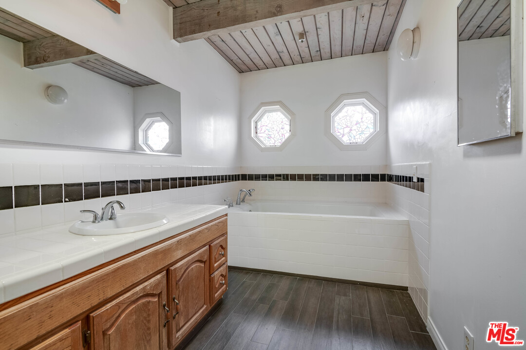 25252 Piuma Road Calabasas, CA 91302 - Photo 15 of 32 Gallery Image 15