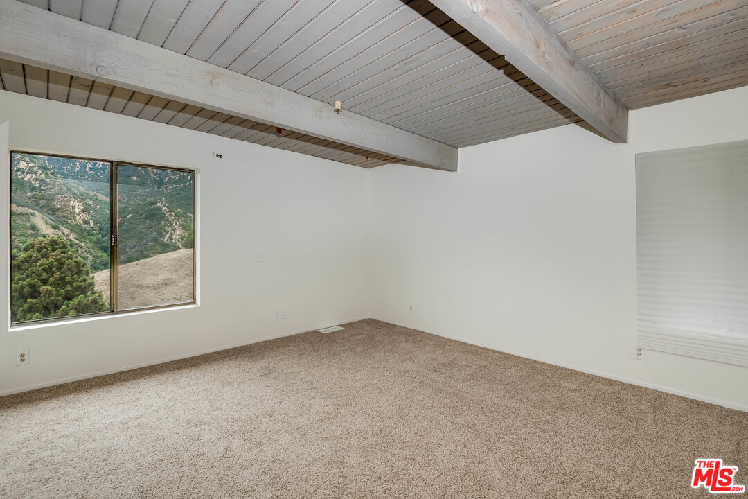 25252 Piuma Road Calabasas, CA 91302 - Photo 16 of 32 Gallery Image 16
