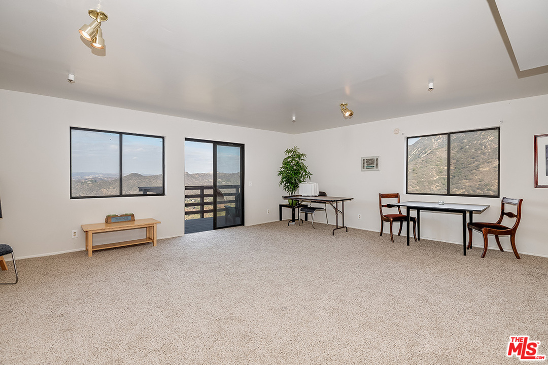 25252 Piuma Road Calabasas, CA 91302 - Photo 19 of 32 Gallery Image 19