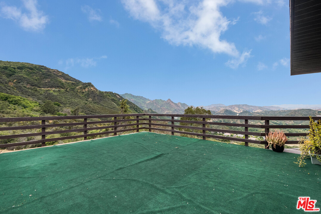 25252 Piuma Road Calabasas, CA 91302 - Photo 3 of 32 Gallery Image 3