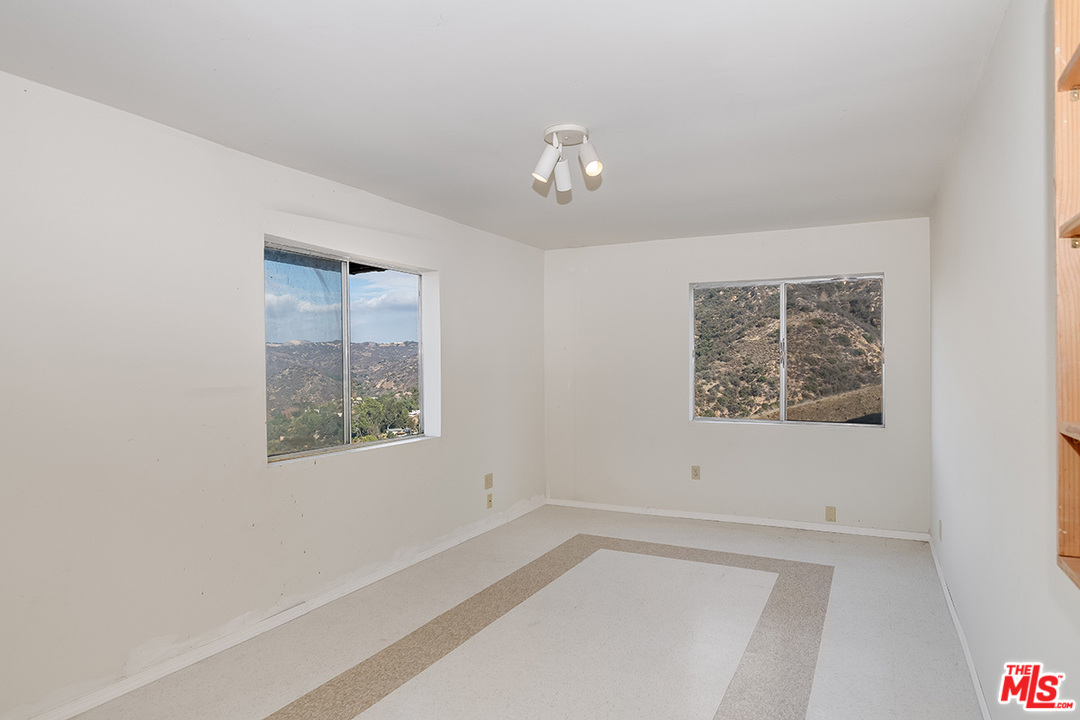 25252 Piuma Road Calabasas, CA 91302 - Photo 21 of 32 Gallery Image 21