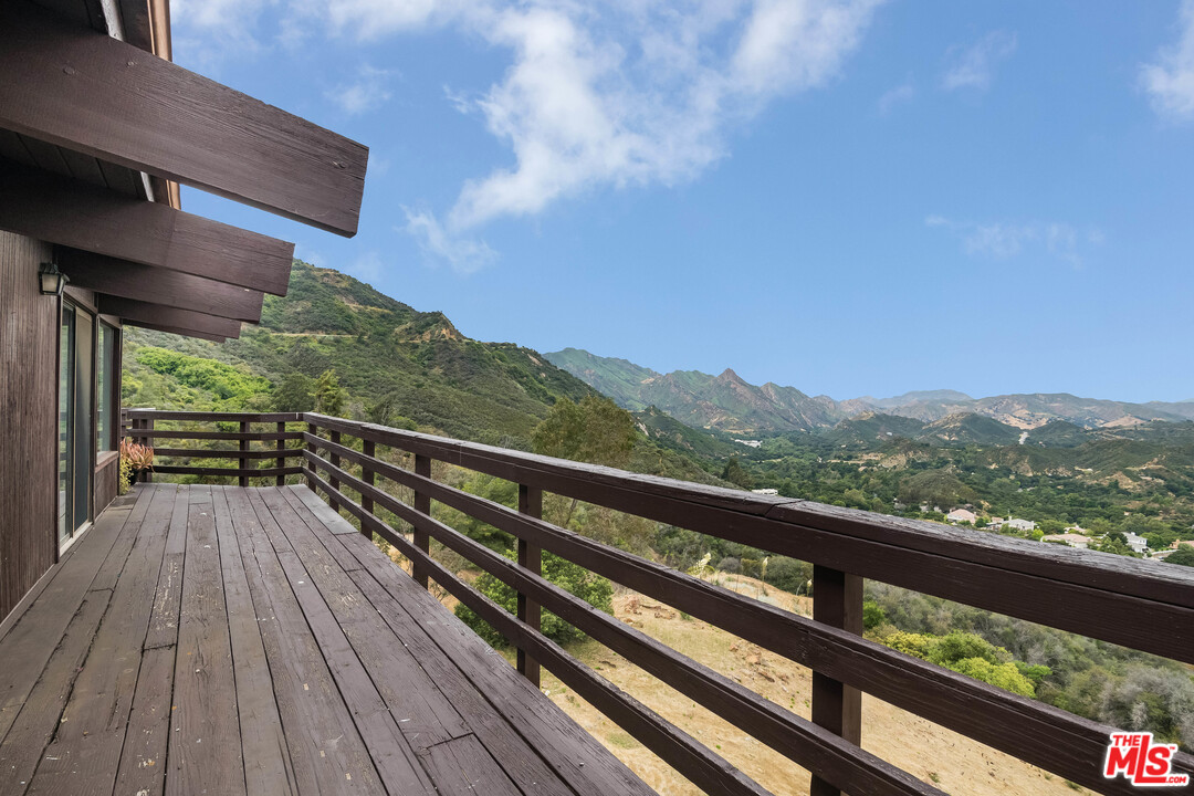 25252 Piuma Road Calabasas, CA 91302 - Photo 5 of 32 Gallery Image 5