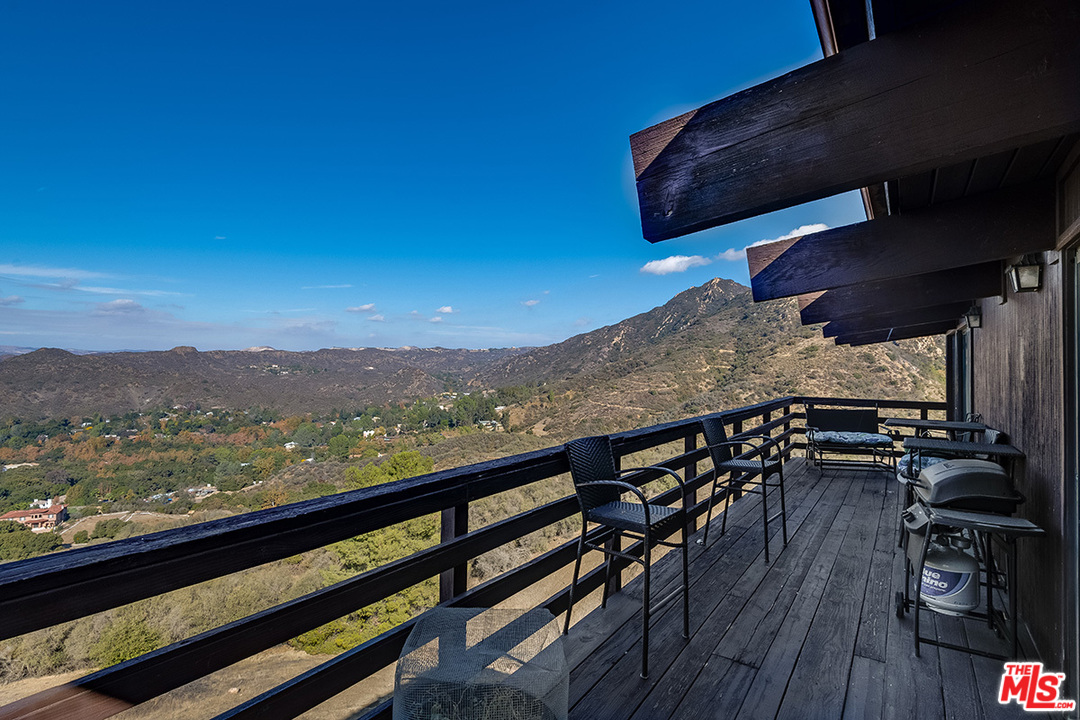 25252 Piuma Road Calabasas, CA 91302 - Photo 7 of 32 Gallery Image 7