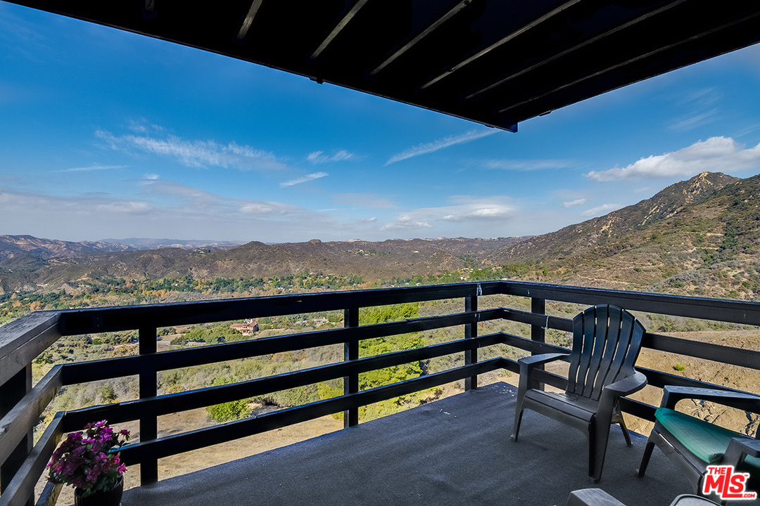 25252 Piuma Road Calabasas, CA 91302 - Photo 8 of 32 Gallery Image 8