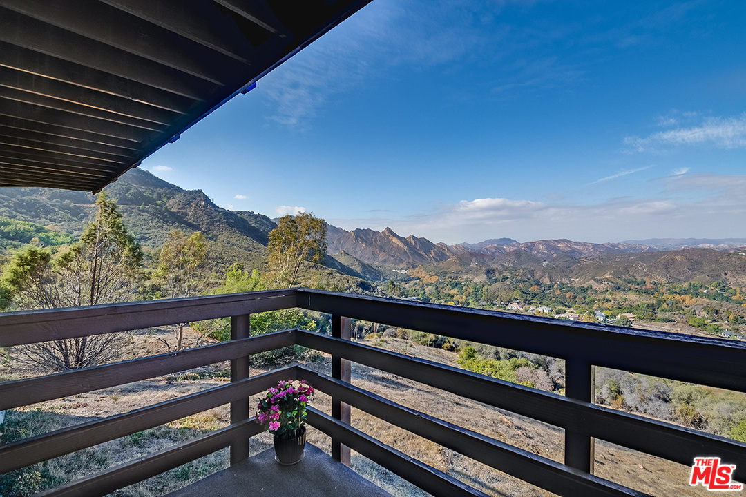 25252 Piuma Road Calabasas, CA 91302 - Photo 9 of 32 Gallery Image 9