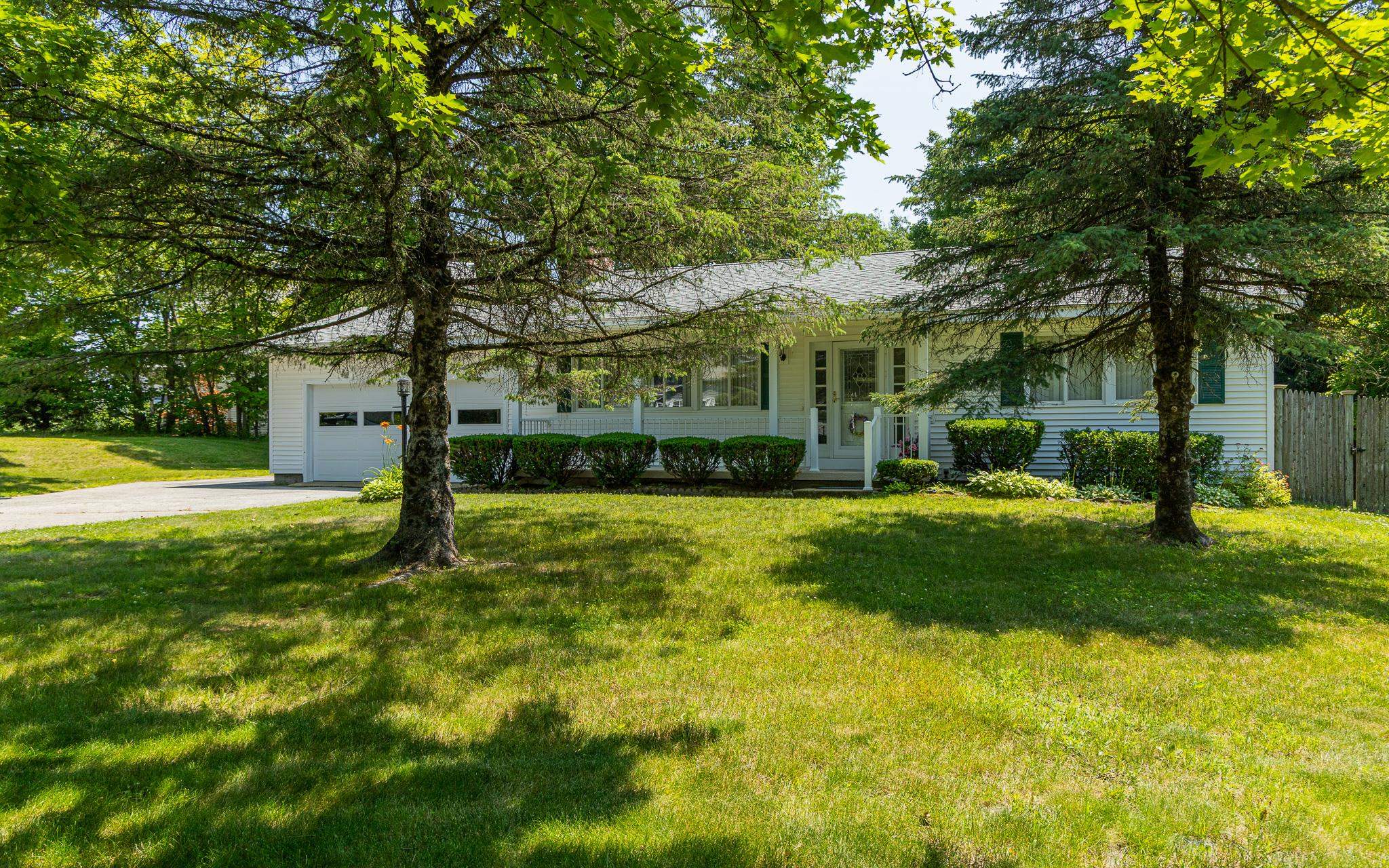 636 Court Street Keene, NH 03431 - Photo 3 of 38