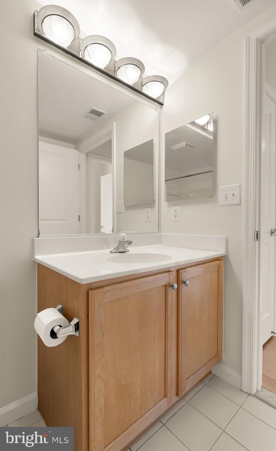 7915 Eastern Avenue Northwest, Unit 1014 Silver Spring, MD 20910 - Photo 13 of 33