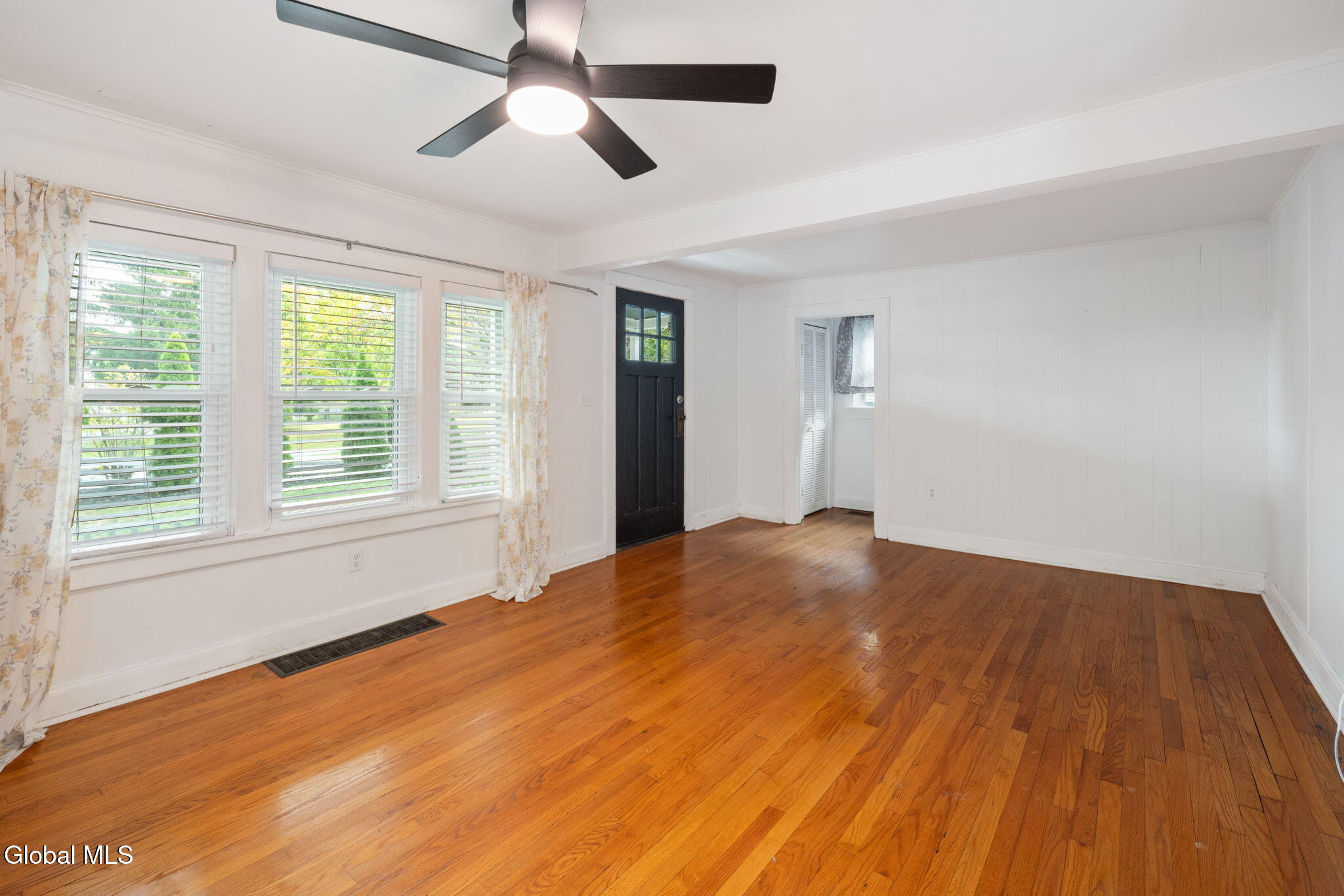 159 Schoolhouse Road Albany, NY 12203 - Photo 5 of 42 5-159SchoolhouseRd_05