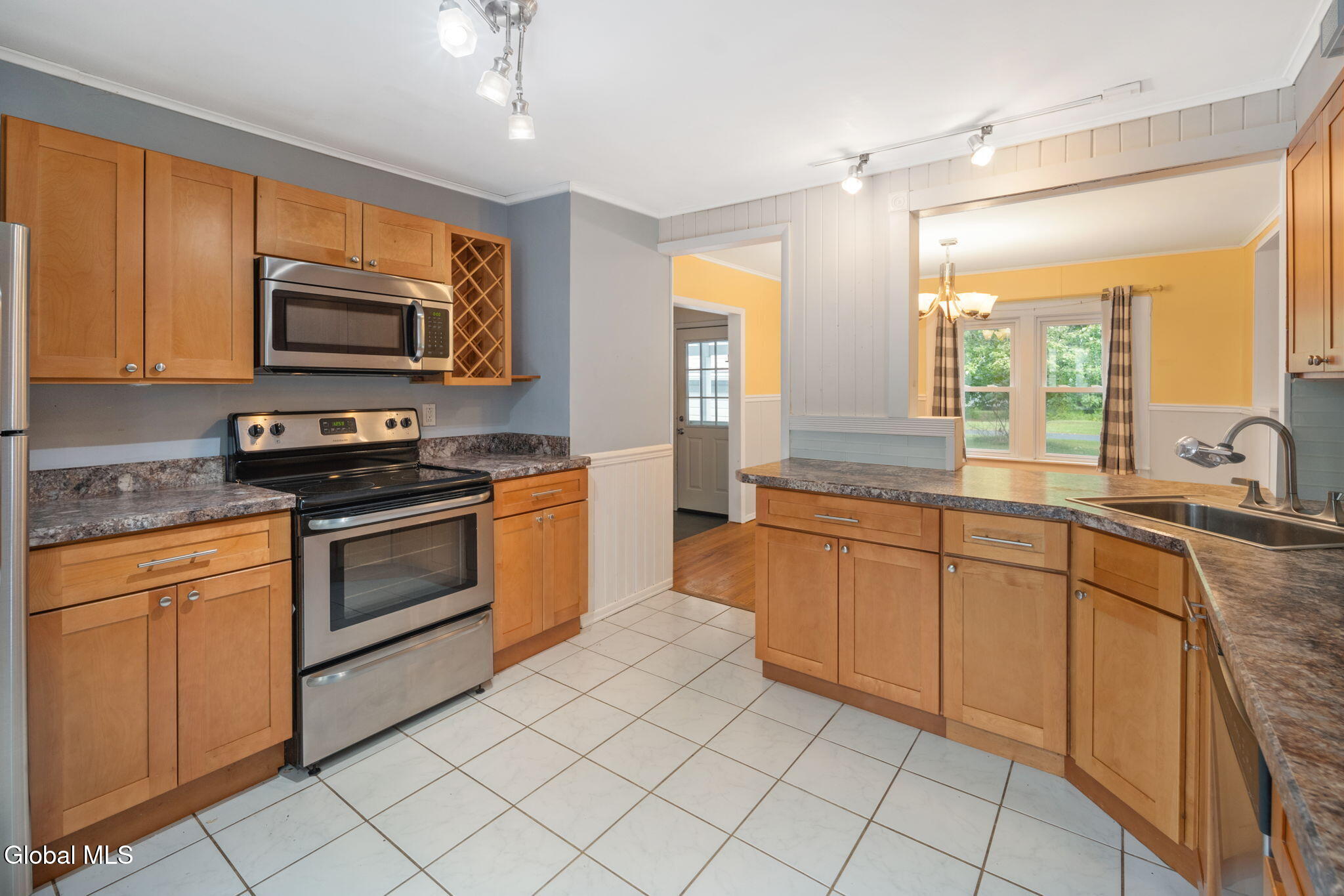 159 Schoolhouse Road Albany, NY 12203 - Photo 10 of 42 10-159SchoolhouseRd_10