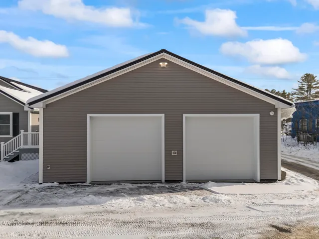 $700,000 | 823 Washington Street North, Auburn, ME 04210