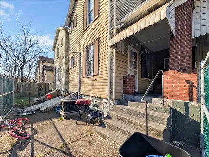 $70,000 | 201 Comrie Avenue, Braddock, PA 15104