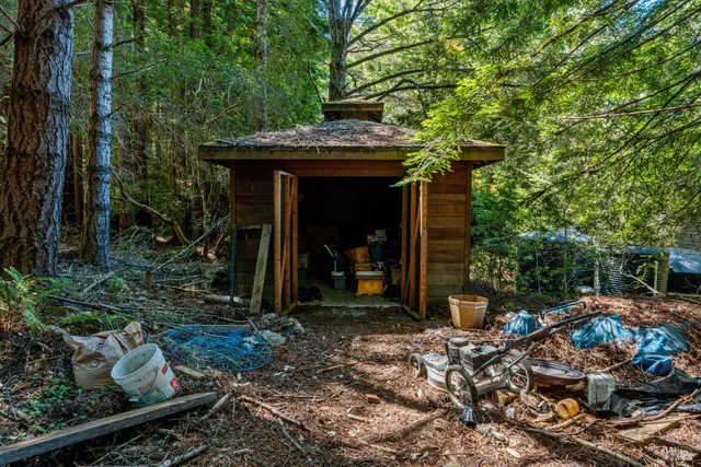 a view of a small house with a trees