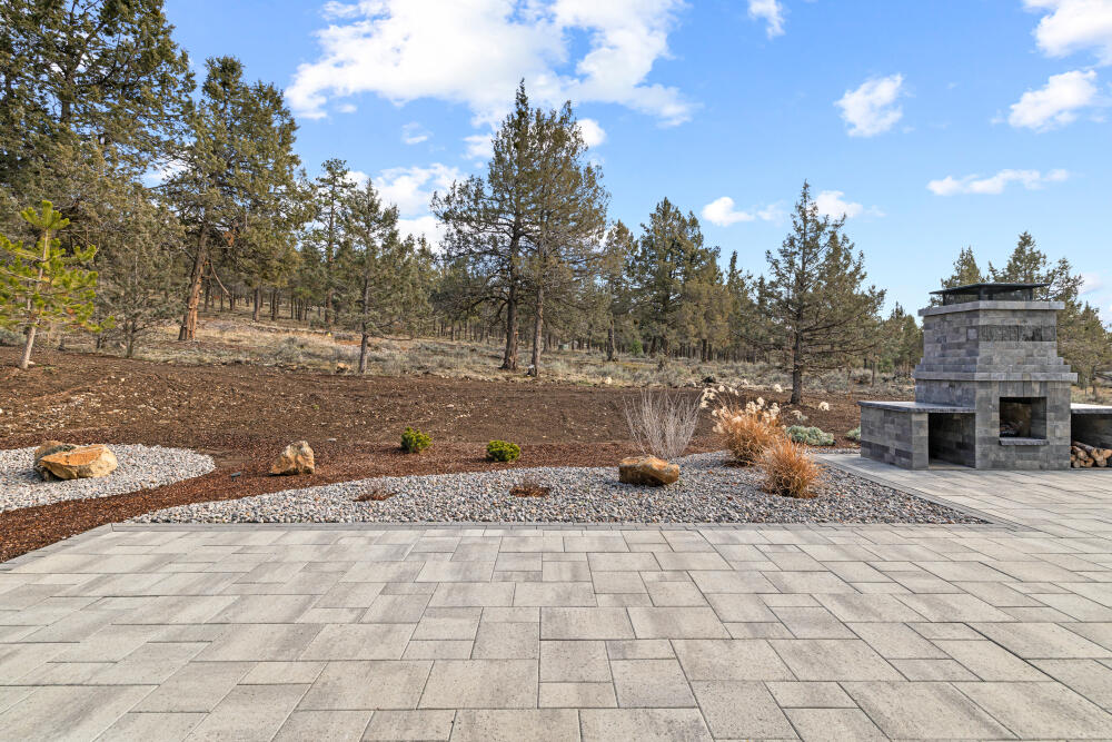 5722 Engleman Spruce Way Klamath Falls, OR 97601 - Photo 23 of 84 5722EnglemanSpruceDr-Exterior-24