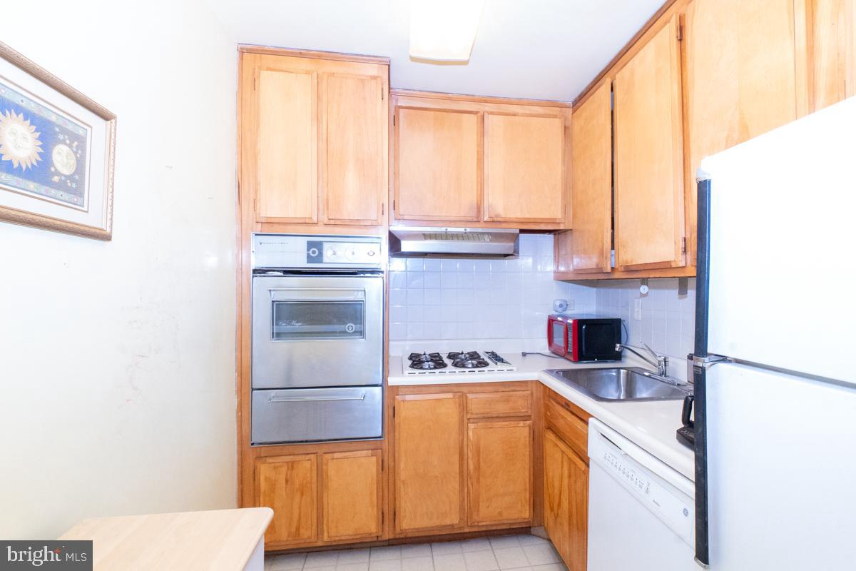 1600 Hagys Ford Road, Unit 7T Penn Valley, PA 19072 - Photo 9 of 24 Kitchen