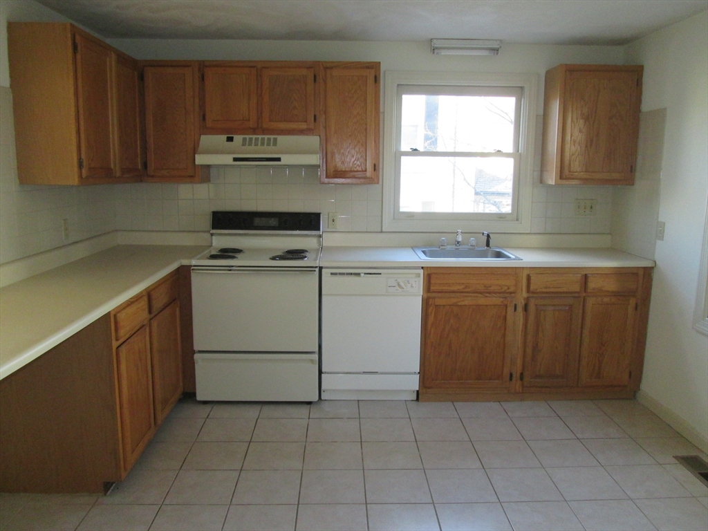 29 Hale Street, Unit 29 Newton, MA 02464 - Photo 3 of 7