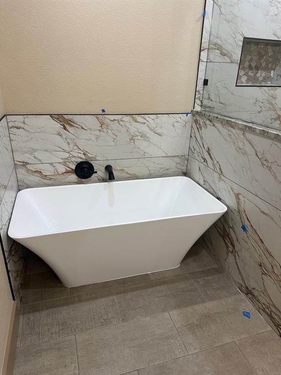 233 Jayden Lane Loving, TX 76460 - Photo 18 of 40 a bath tub sitting in a bathroom